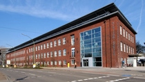 An Tor 2 der BASF SE in Ludwigshafen laufen derzeit die ersten Vorbereitungen für die Erweiterung des BASF-Besucherzentrums. Darüber hinaus wird das Unternehmensarchiv der BASF in das Gebäude des Besucherzentrums integriert und somit externen Gästen noch besser zugänglich. An Tor 2 der BASF SE in Ludwigshafen laufen derzeit die ersten Vorbereitungen für die Erweiterung des BASF-Besucherzentrums. Darüber hinaus wird das Unternehmensarchiv der BASF in das Gebäude des Besucherzentrums integriert und somit externen Gästen noch besser zugänglich.
